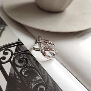 Detailed view of 925 sterling silver woven ring displayed on a minimal lifestyle background