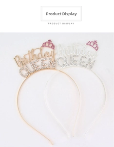 Détail de serre-têtes Birthday Queen en strass argent et or avec design mini couronne