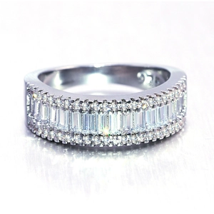 Anello in argento 925 con zirconi cubici a taglio baguette e tondi per coppie