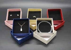 Multi-color jewelry gift boxes with textured finish and velvet lining in V-shape arrangement