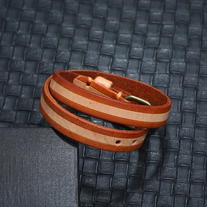Bracciale multistrato in vera pelle marrone con fibbia in ottone dallo stile vintage