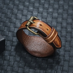 Bracciale vintage regolabile in pelle marrone da uomo con classica fibbia in bronzo
