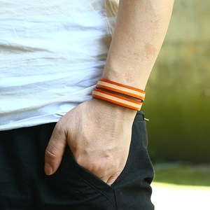 Bracciale multistrato minimalista in vera pelle nei toni marrone e naturale per uomo e donna
