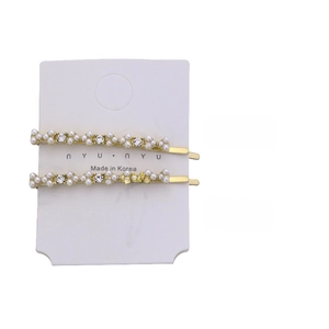 Detail view of pearl and rhinestone hair clips set, Length 5cm Weight 10g