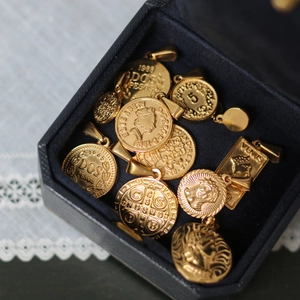 Vintage Runde Münze Anhänger Titan Edelstahl 18K Vergoldet Römisches Porträt Elizabeth II Medaille Geprägter Modeschmuck