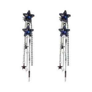 Orecchini a nappa lunga con stelle in strass blu intenso e perle sintetiche argento