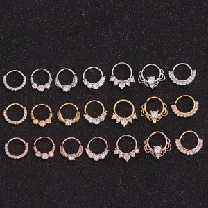 Vielzahl von Zirkon-Piercings für Knorpel und Nase in Gold, Silber und Roségold-Farben