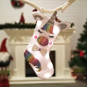 Chaussette de Noël licorne en peluche blanche avec corne colorée et lumières LED