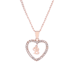 Collier en or rose avec pendentif cœur, cristaux brillants et breloque lettre B