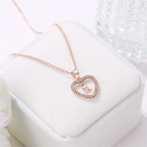 Collier Initial Cœur Or Rose Simple Européen Américain 26 Lettres Incrusté de Strass Chaîne de Clavicule en Cuivre Bijoux Femme