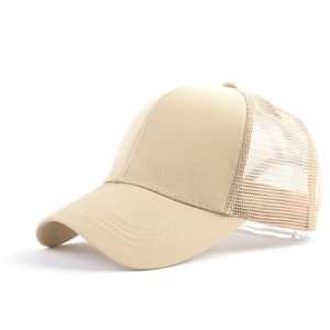 Casquette de baseball beige en coton et filet avec ouverture pour queue de cheval