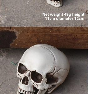 Detailed retro skull model dimensions: 49g weight, 11cm height, and 12cm diameter