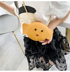 Detail of yellow cartoon chicken kids crossbody bag with golden chain strap and PU leather