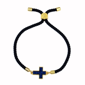 Bracciale a cordino nero regolabile con croce dorata e intarsio glitterato blu navy