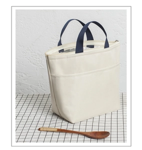 Detail view of thickened insulated lunch bag showing the thermal aluminum foil lining