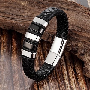 Bracciale da uomo in pelle nera intrecciata con chiusura magnetica in argento su legno