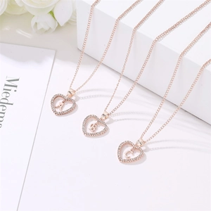Colliers cœur en or rose avec cristaux et lettres A, B, C sur chaînes en O