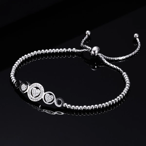Bracciale regolabile in acciaio argento con perline e ciondolo a cuore con strass