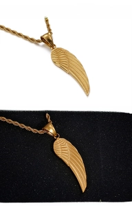 Detail of hip hop gold feather pendant showing intricate carved texture and thick rope chain