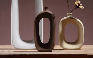 Jarrones de cerámica minimalistas modernos en tonos neutros con textura mate y diseño