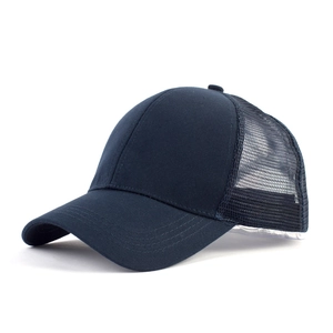 Casquette trucker bleu foncé pour queue de cheval avec mesh respirant et coton uni