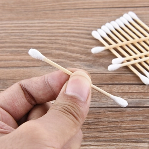 Dual-tip cotton swabs with natural wood sticks for makeup and ear care cleaning