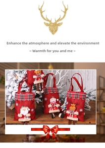 Trois sacs-cadeaux de Noël en toile avec figurines 3D de Père Noël, bonhomme et renne