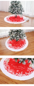 Details zur roten Weihnachtsbaumdecke mit Schneeflocken auf einem Holzboden