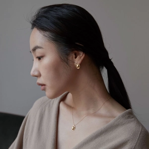 Minimalist 925 sterling silver jewelry set with oval earrings and round pendant necklace