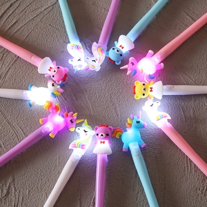 Set di 4 penne LED creative con motivi di unicorni e orsi per bambini e scuola