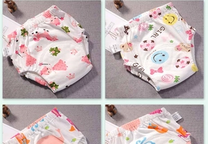 Detalle de los pantalones de aprendizaje transpirables de algodón para bebé con dibujos animados