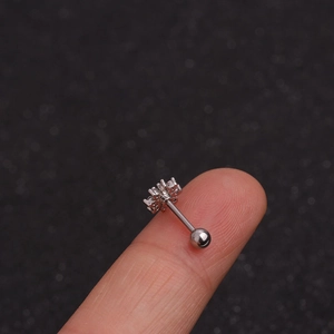 Silver micro-set zircon flower stud earring made of stainless steel for cartilage piercing