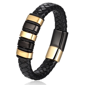 Bracciale da uomo in pelle nera intrecciata con anelli metallici oro e canna di fucile