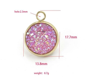 Detail of round gold resin pendant with dimensions 17.7mm by 13.8mm for DIY jewelry