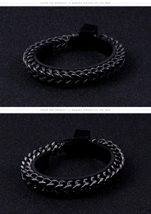 Detailaufnahme des zweireihigen Edelstahl-Gliederkettenarmbands für Herren in Gunmetal