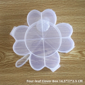 Detailed top view of a transparent clover-shaped plastic storage box sized 14.5x17x2.5cm
