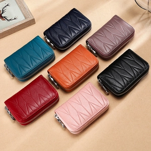 Portacarte RFID in pelle con trama litchi e zip in sette diversi colori vivaci