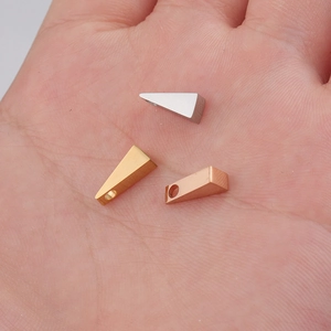Polished 1.8mm stainless steel triangle charms in silver, gold, and rose gold for DIY jewelry