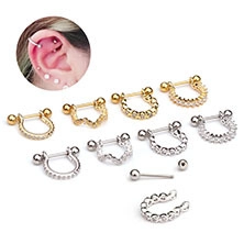 Detaillierte Sammlung goldener und silberner Tier-Zirkon-Ohrstecker und Knorpelpiercings