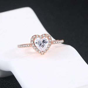 Classic heart-cut zircon ring in rose gold with halo and pavé diamond setting