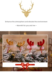 Detailansicht goldener und roter Rentier-Haarreifen mit weißem Kunstfell und festlichen Beeren