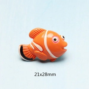 Detailed view of orange clownfish resin accessory for DIY crafts sized 21x28mm
