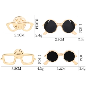 Set of four stylish gold alloy sunglasses and eyeglasses brooches with dimensions and weight