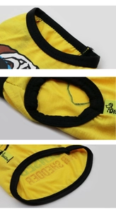 Gros plan sur le tissu respirant et les coutures de ce gilet jaune pour chien
