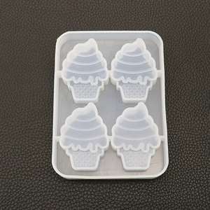 Détail du moule en silicone à 4 cavités en forme de cône de glace pour loisirs créatifs