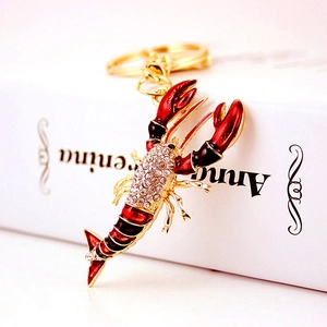 Porte-clés Homard Créatif Mignon pour Femmes Hommes Émail Rouge Alliage de Zinc Incrusté de Strass Pendentif de Sac Anneau de Clé Or Cadeau