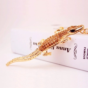 Luxury Rhinestone Crocodile Keychain Gold Plated Zinc Alloy Animal Bag Charm Vivid Lizard Pendant Women Jewelry Gift