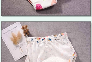 Detalle de los pantalones de aprendizaje de algodón transpirable con dibujos para bebé