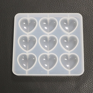 Vue détaillée du moule en silicone à 9 cœurs pour résine ou savon sur fond noir