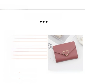 Detailansicht der rosa Brieftasche mit Herzverschluss, Maßen und internen Kartenfächern